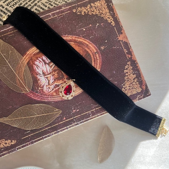 Vintage 18k Victorian Vampire Red Stone Velvet Black Ribbon Choker Halloween - Picture 3 of 5
